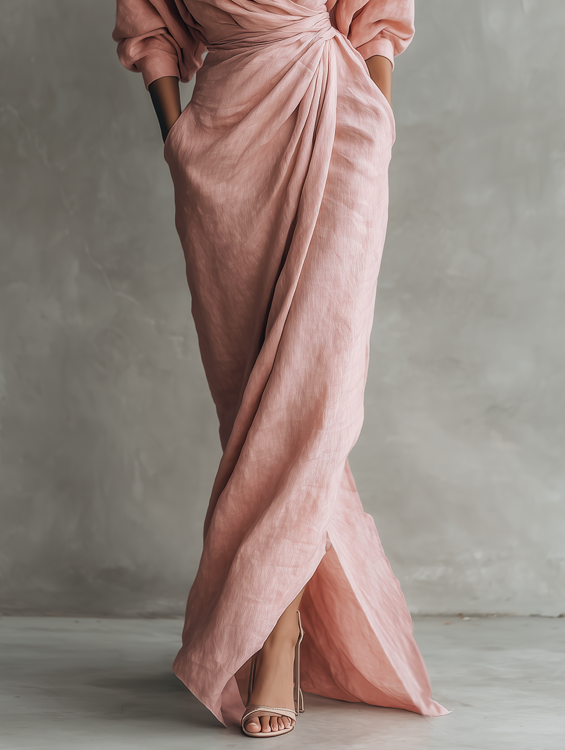 Vestido maxi de lino rosa con escote en V