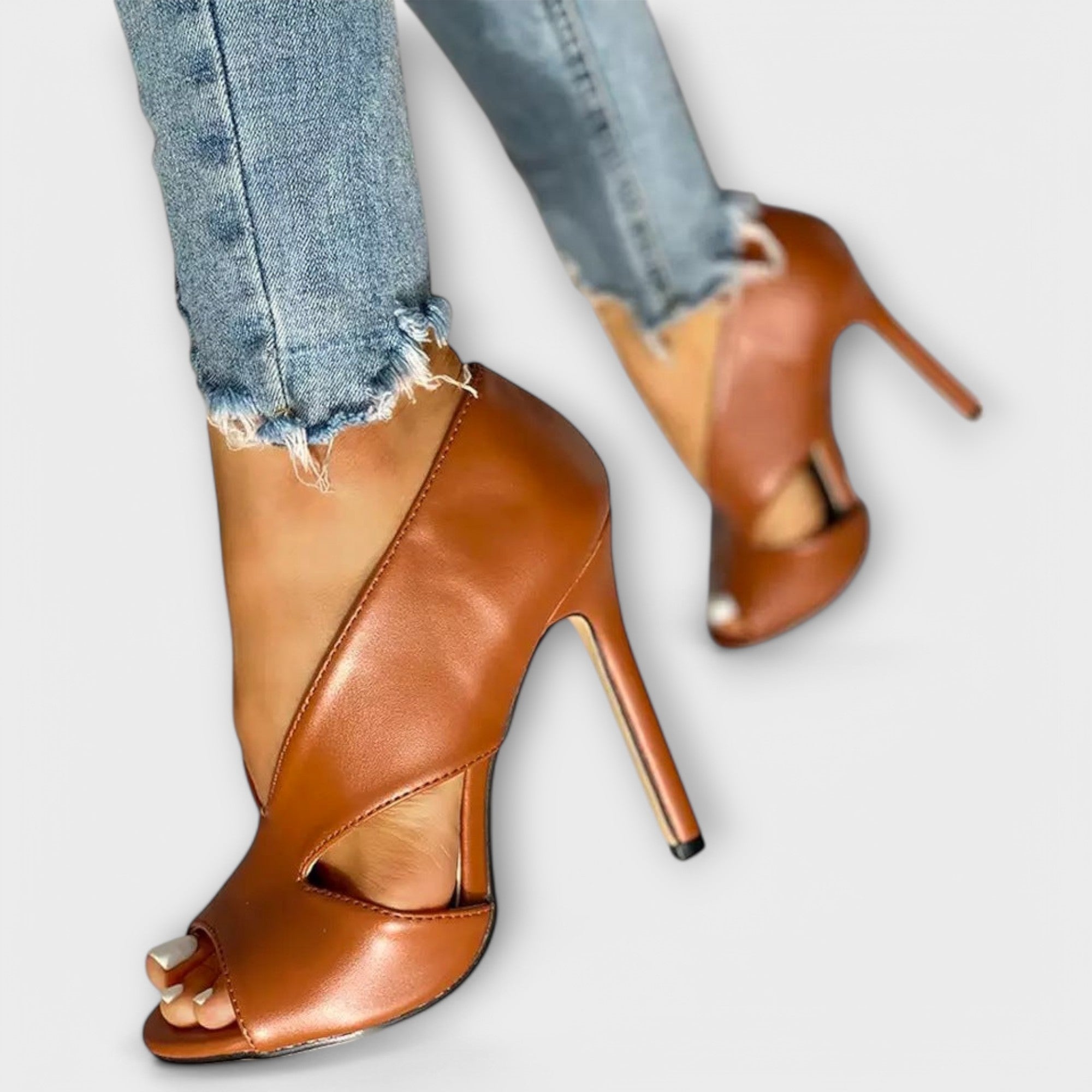 Sandalias ortopédicas modernas con tacón elegante