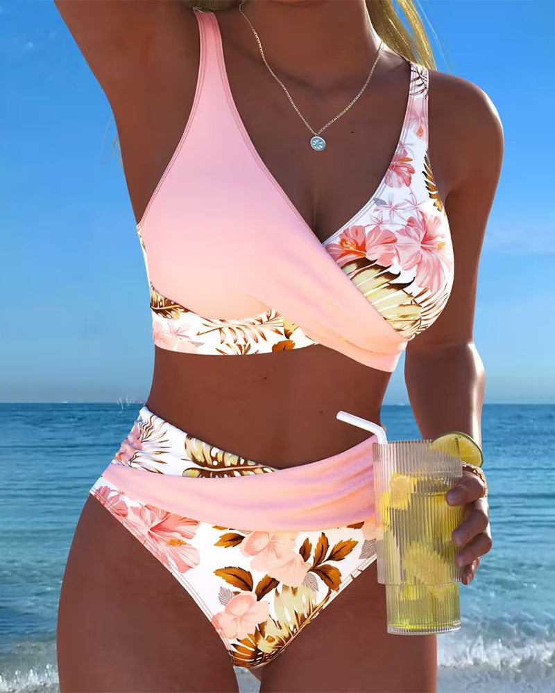 Bikini con estampado floral en contraste y abertura