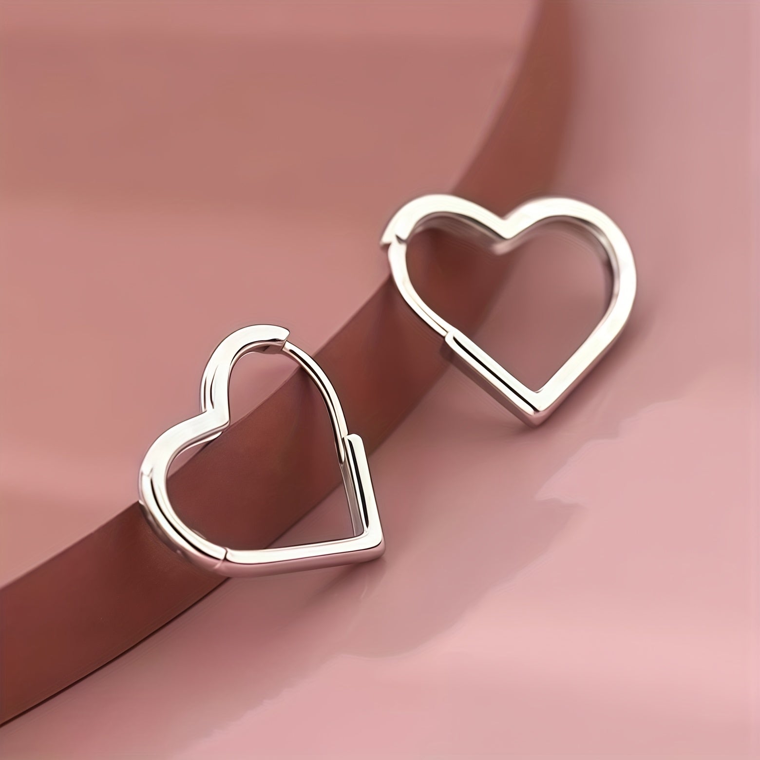 Pendientes de acero inoxidable con corazón dorado