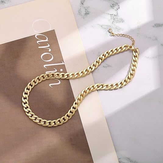 Collana d'oro minimalista
