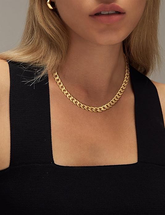 Collana d'oro minimalista