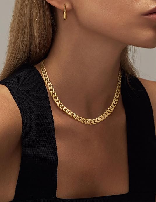 Collana d'oro minimalista