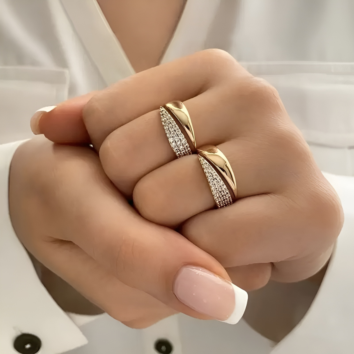 Julia™ - Anello Elegante Haven