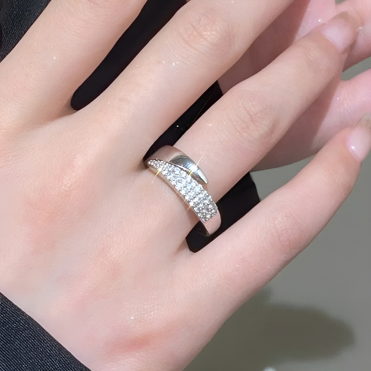 Julia™ - Anello Elegante Haven