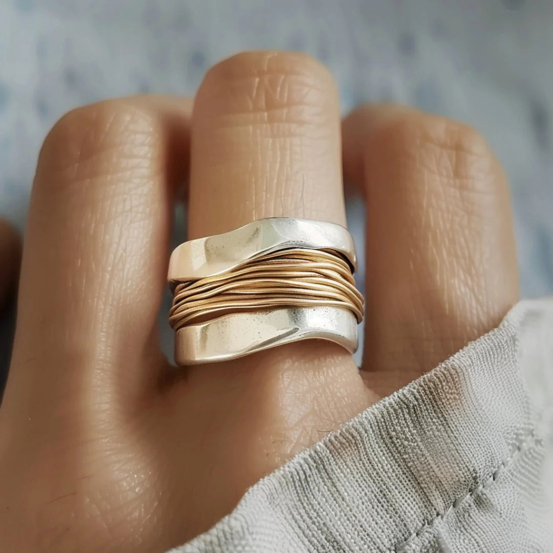 Anello con cordoncino argentato e dorato