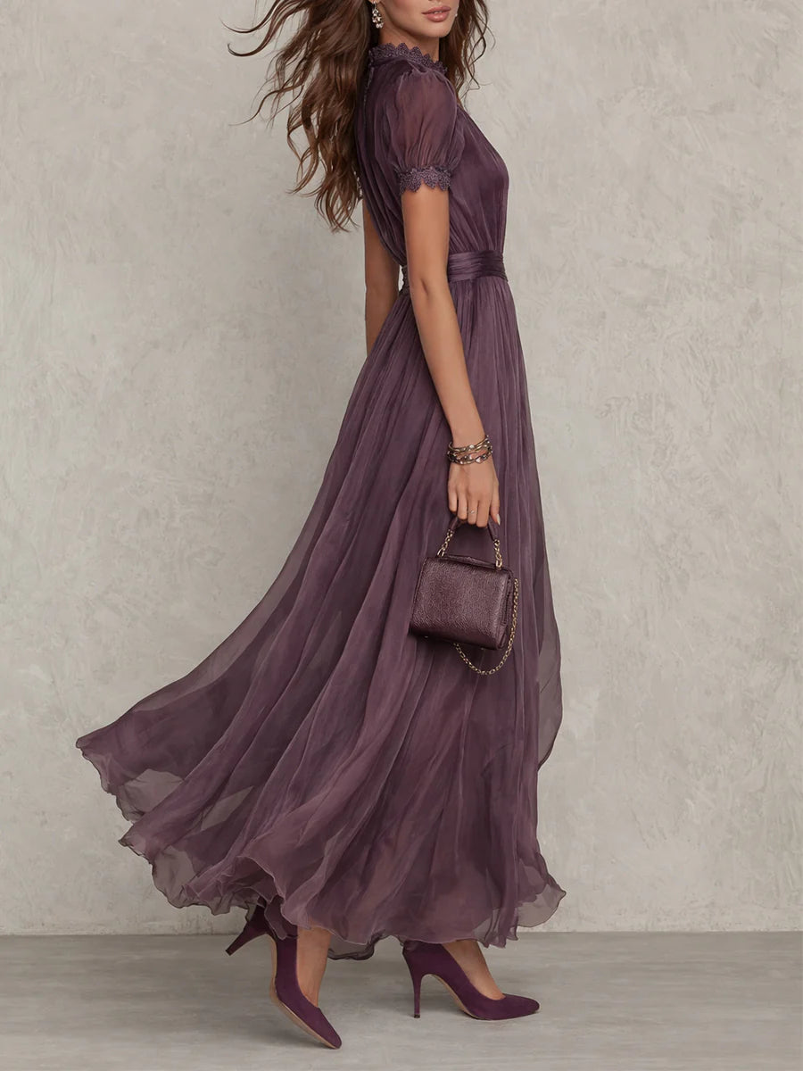 Flavia | Vestido largo morado con escote en forma de llave, borde de encaje de chifón