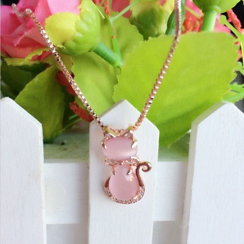 Collar Con Gatito De Piedra Rosa Con Circonio Cúbico